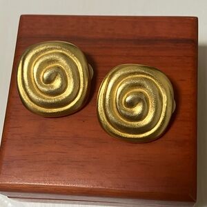 Chunky Gold Spiral Clip Earrings. 8o’s vintage.